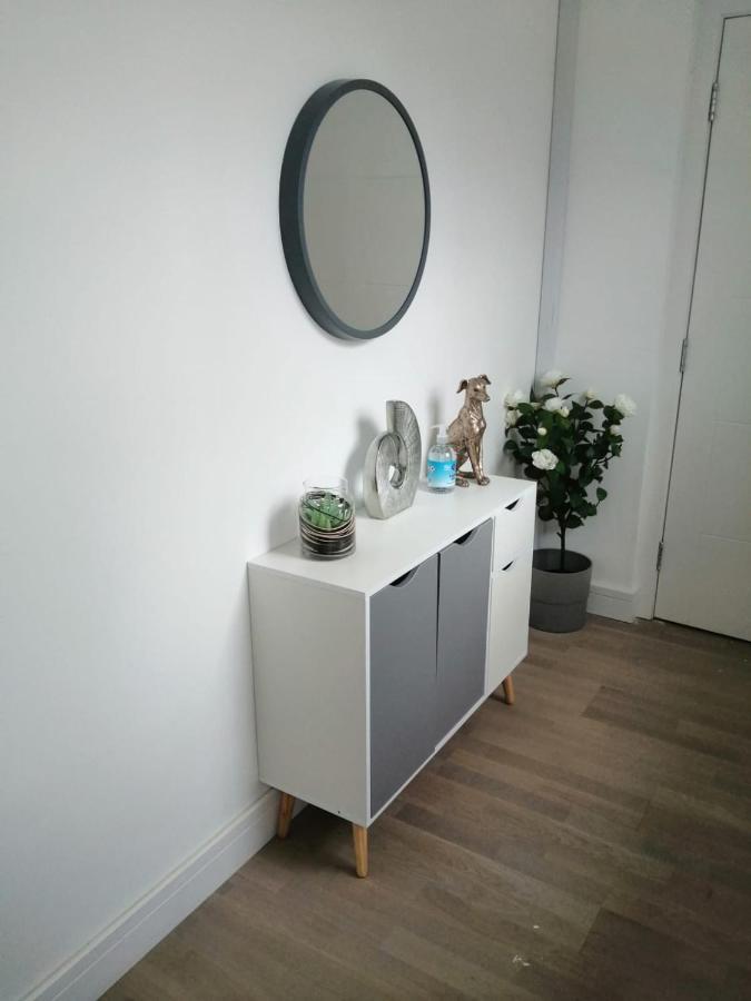 Apartment No 8 - Stay In Style In The Heart Of The Cathedral City. Truro Buitenkant foto