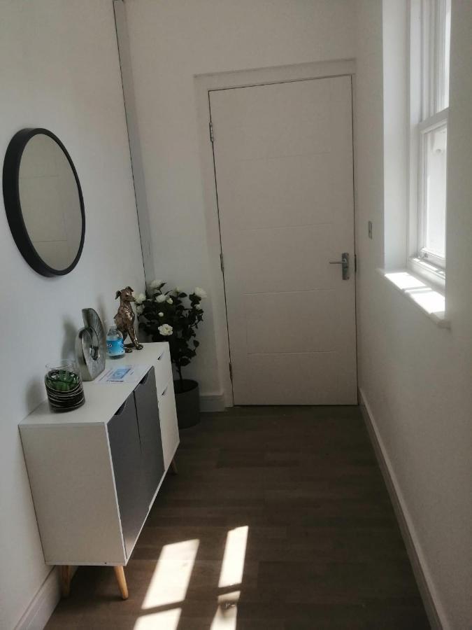Apartment No 8 - Stay In Style In The Heart Of The Cathedral City. Truro Buitenkant foto