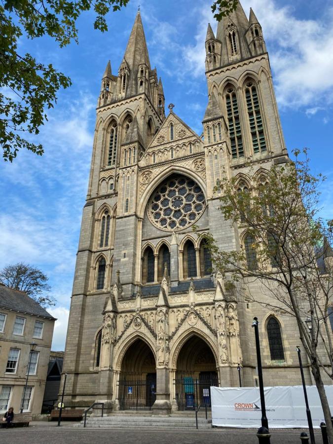 Apartment No 8 - Stay In Style In The Heart Of The Cathedral City. Truro Buitenkant foto
