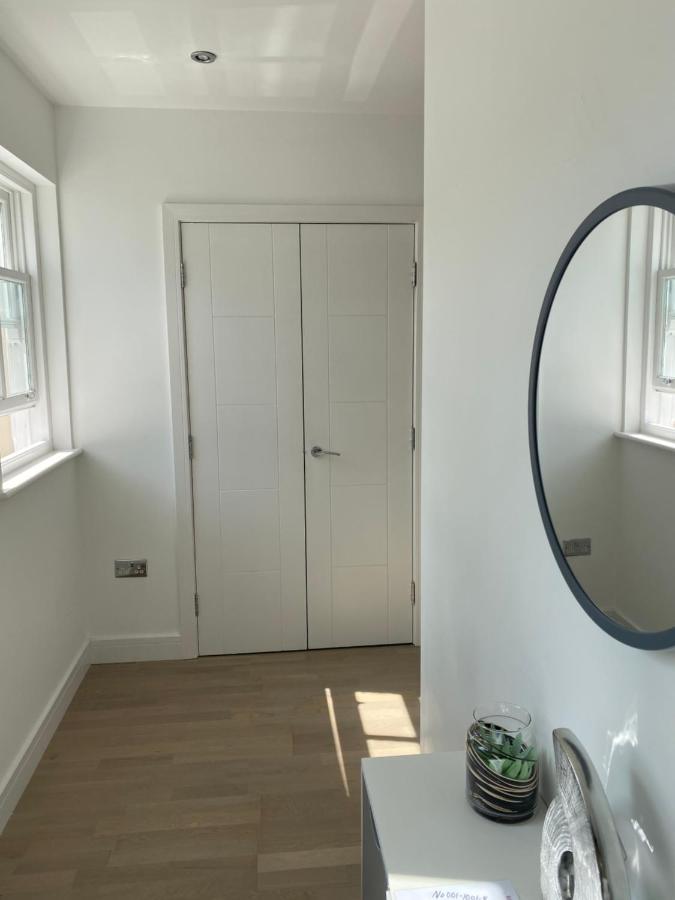 Apartment No 8 - Stay In Style In The Heart Of The Cathedral City. Truro Buitenkant foto