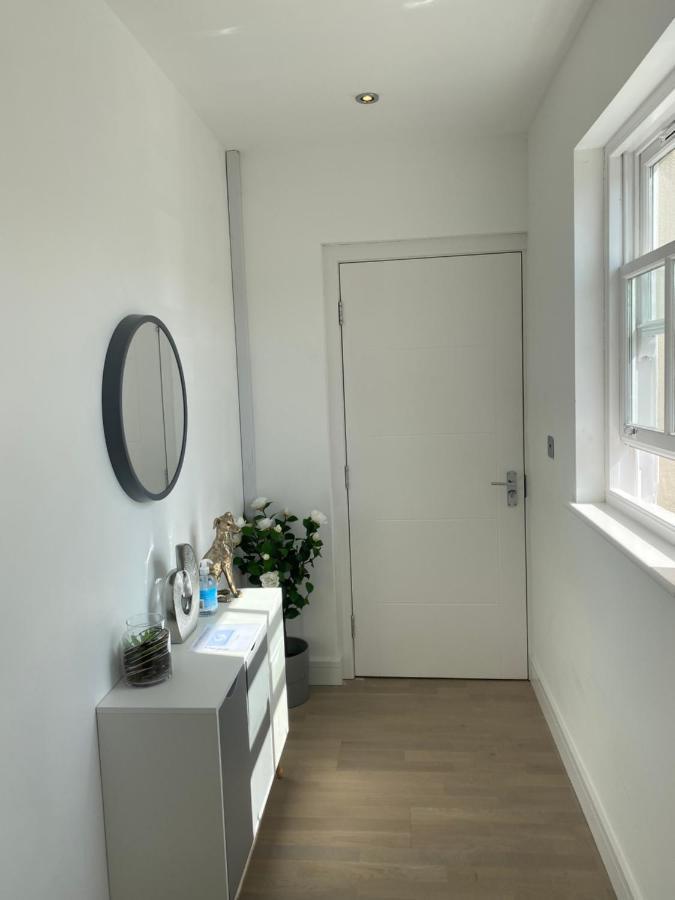 Apartment No 8 - Stay In Style In The Heart Of The Cathedral City. Truro Buitenkant foto